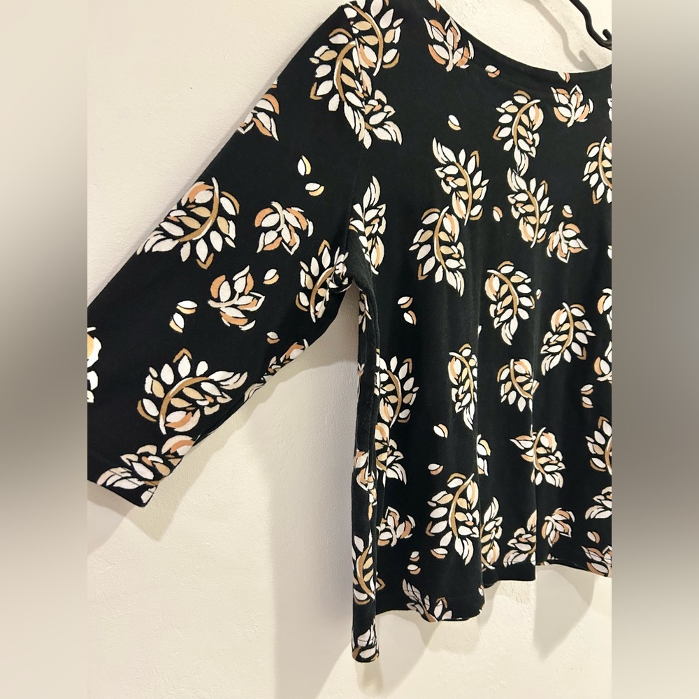 Croft & Barrow Black and White Leaf Pattern 3/4 Long Sleeve Top - Picture 3 of 7